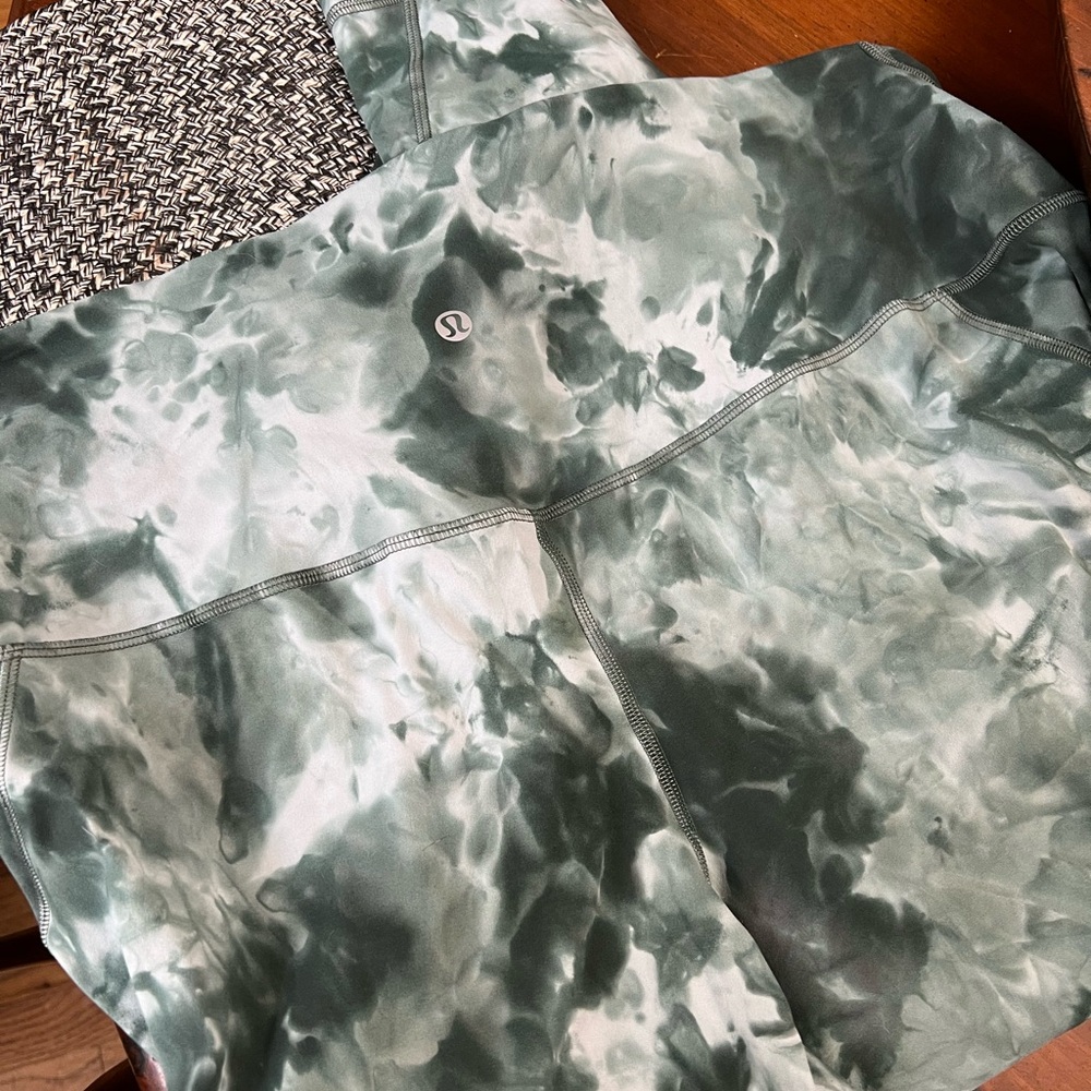 Excellent used condition Lululemon leggings sz 20 - Picture 2 of 6